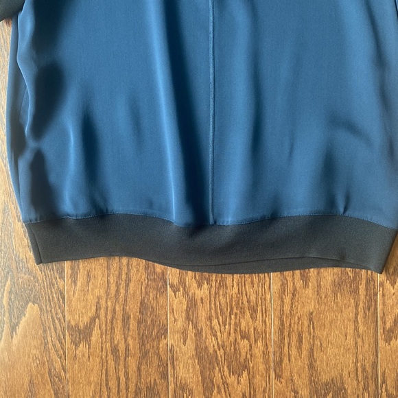 Vince 100% silk blouse! - Picture 8 of 8